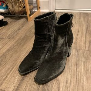 Gold ring zipper Velvet boots